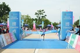 林加德参加综艺展示自己在首尔的生活，住豪华公寓+喜欢护肤